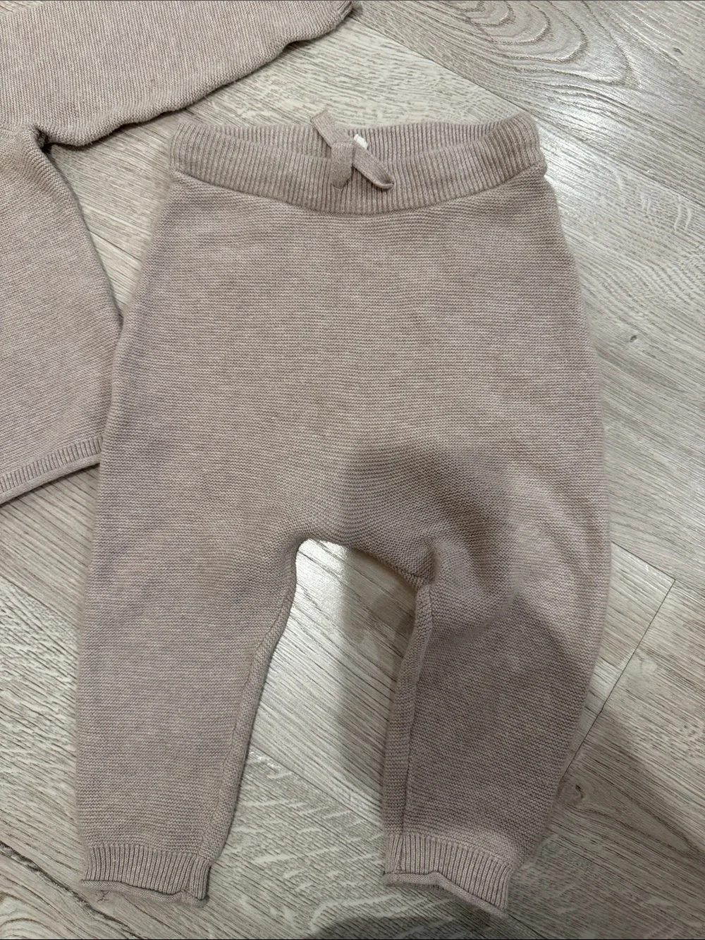 H&M Baby Neutral Taupe Baby Knit Sweater & Pants Set